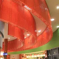 Instalación de techo de metal estirado