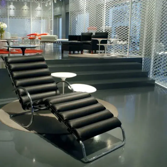 Showroom Knoll